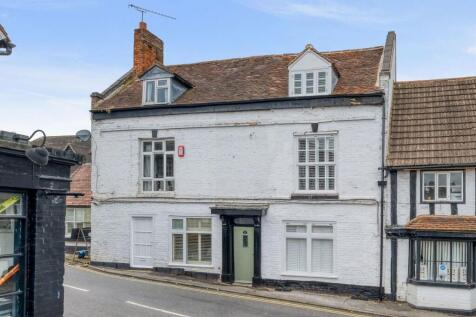 The Square, Alvechurch, Birmingham... 3 bed semi