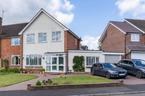 Hinton Avenue, Alvechurch, B48 7LZ 3 bed semi