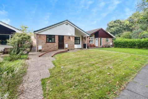 2 bedroom detached bungalow for sale