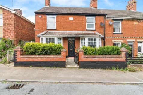 3 bedroom end of terrace house for sale