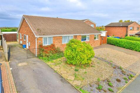 2 bedroom semi-detached bungalow for sale