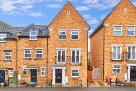 3 bedroom end of terrace house for sale