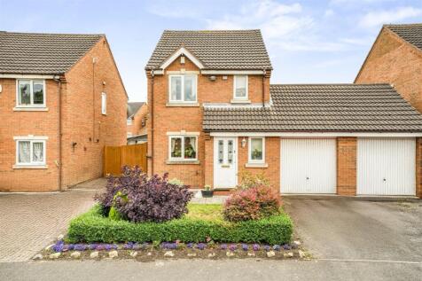 3 bedroom link detached house for sale