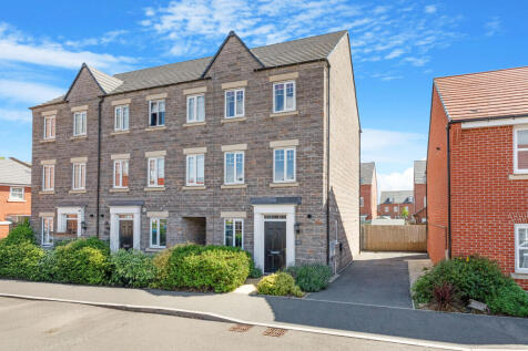3 bedroom town house for sale
