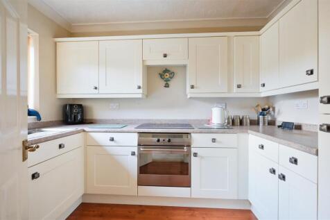 2 bedroom semi-detached bungalow for sale