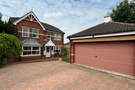 4 bedroom detached house for sale