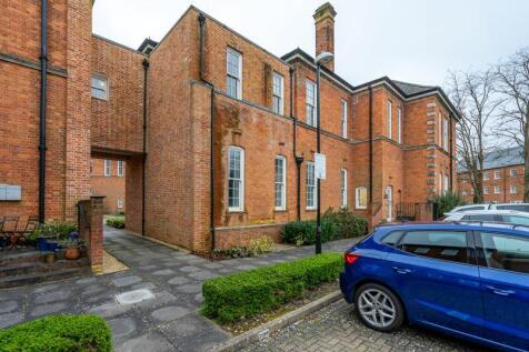 Longley Road, Chichester 2 bed flat for sale