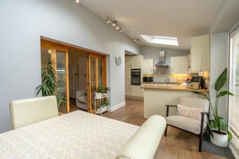 4 bedroom semi-detached house for sale
