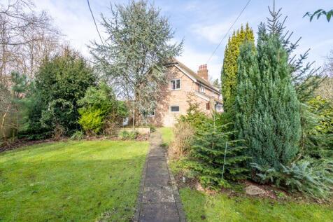 5 bedroom semi-detached house for sale