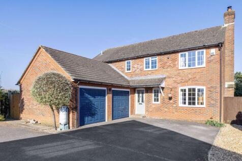 Oakwood Close, Chichester 4 bed detached house for sale