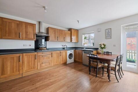 4 bedroom semi-detached house for sale
