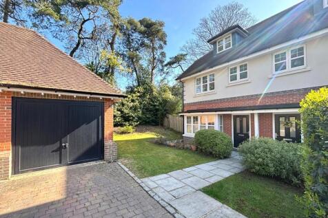 4 bedroom semi-detached house for sale