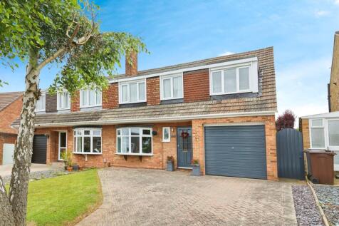 5 bedroom semi-detached house for sale