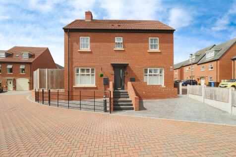 4 bedroom detached house for sale