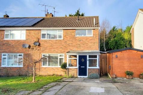 Carpenters, Billingshurst, West... 3 bed semi