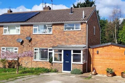 Carpenters, Billingshurst, West... 3 bed semi