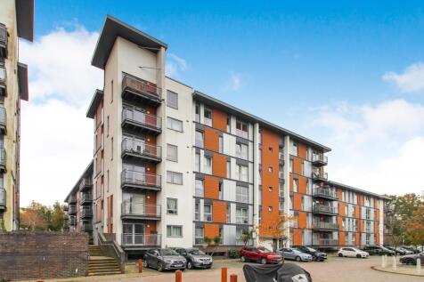 Commonwealth Drive, Crawley, West... 2 bed flat for sale