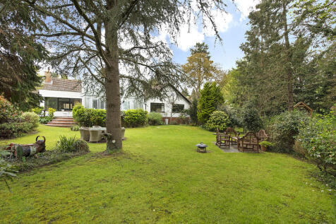 4 bedroom detached bungalow for sale