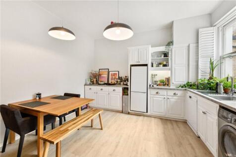Earl's Court Square, London, SW5 2 bed flat for sale
