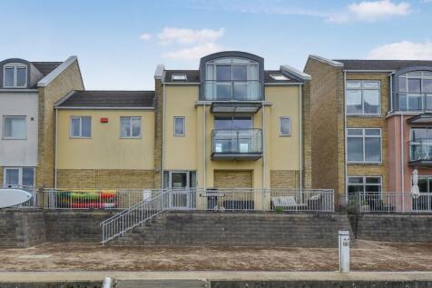 3 bedroom town house for sale