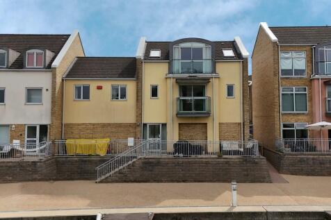 3 bedroom town house for sale