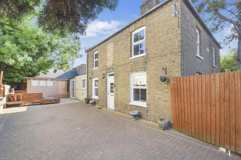 2 bedroom semi-detached house for sale