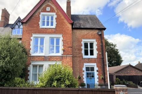 2 bedroom town house for sale