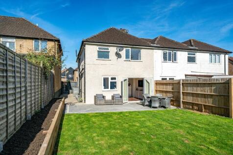 Stratford Way, Boxmoor, Hemel... 3 bed semi
