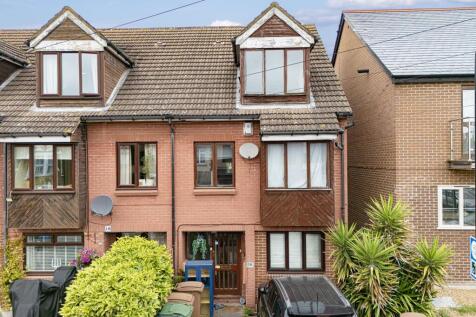 Pretoria Road, Chingford, London, .... 4 bed semi