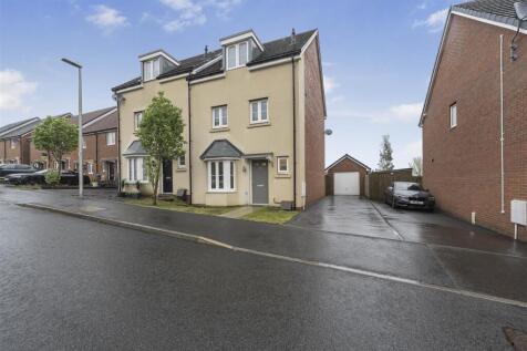 4 bedroom town house for sale