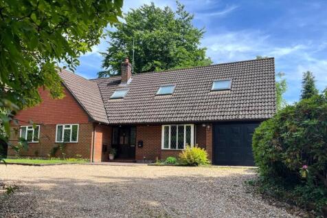 Wood Road, Hindhead, Surrey, GU26 5 bed detached house for sale