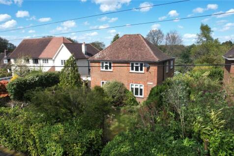 Beech Lane, Grayshott, Hampshire, GU26 3 bed detached house for sale