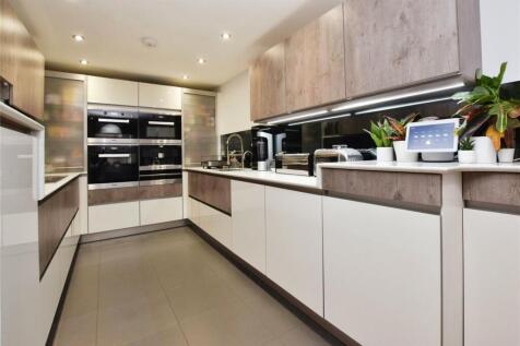 4 bedroom terraced house for sale