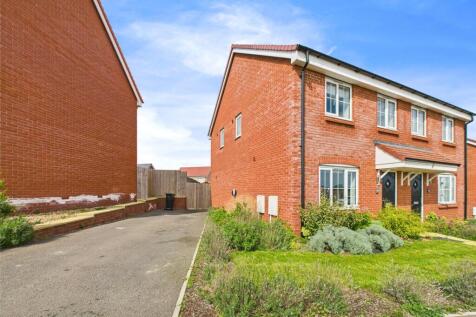 Emerald Avenue, Ipswich, Suffolk, IP1 3 bed semi
