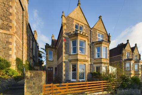 5 bedroom semi-detached house for sale
