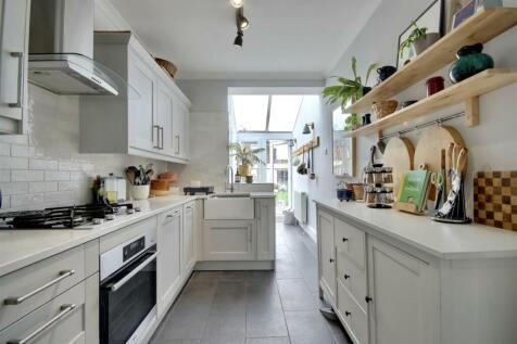 3 bedroom link detached house for sale