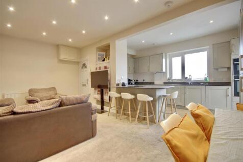 4 bedroom flat for sale
