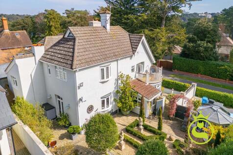 4 bedroom semi-detached house for sale