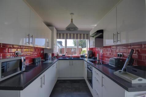 Estridge Way, Tonbridge TN10 3 bed semi