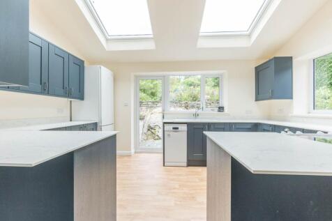 72 Victoria Road North, Windermere 3 bed semi