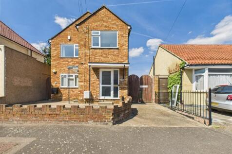 Grosvenor Road, Romford RM7 3 bed maisonette for sale