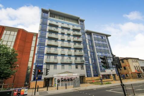 Halyards Court, Romford RM1 2 bed flat for sale