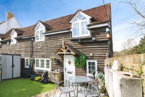 Albany Park, Colnbrook 2 bed end of terrace house for sale