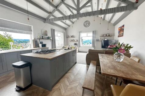 Sunnybank Road, Greetland, Halifax 4 bed detached house for sale