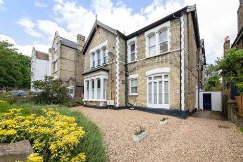 Palace Road Streatham 2 bed apartment for sale