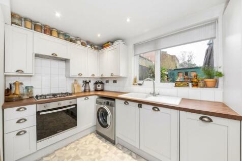 Norwood Road, West Norwood, London, SE27 3 bed flat for sale