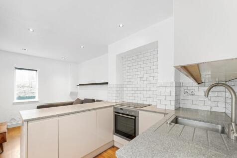 2 bedroom ground floor flat for sale