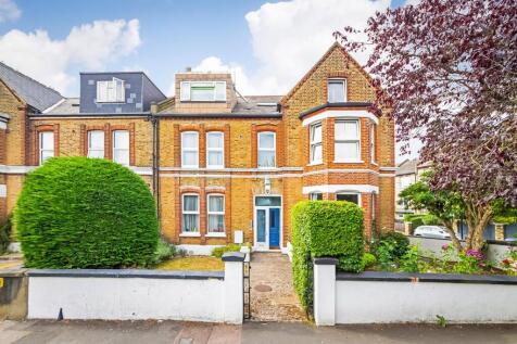 Elmcourt Road, West Norwood, London... 3 bed flat for sale