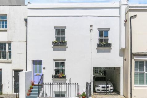 5 bedroom terraced house for sale