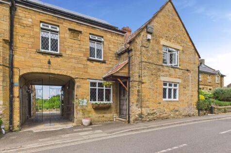 4 bedroom end of terrace house for sale